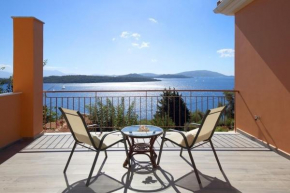 Villa Melias, luxurious villa with superb view of the islands, 400 m from the sea